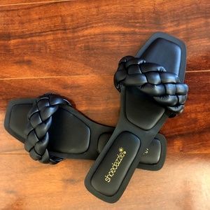 Saara Black Woven Shoe Dazzle Sandals